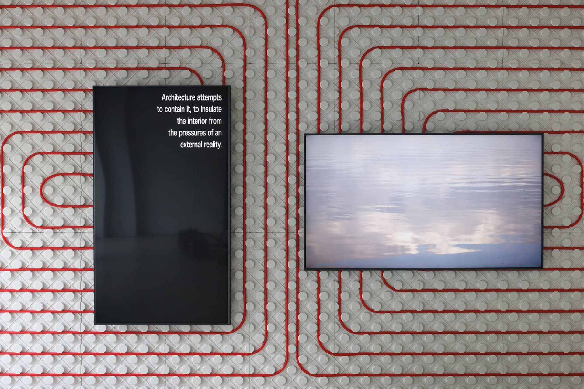 Circulation — the two screens of the video installation