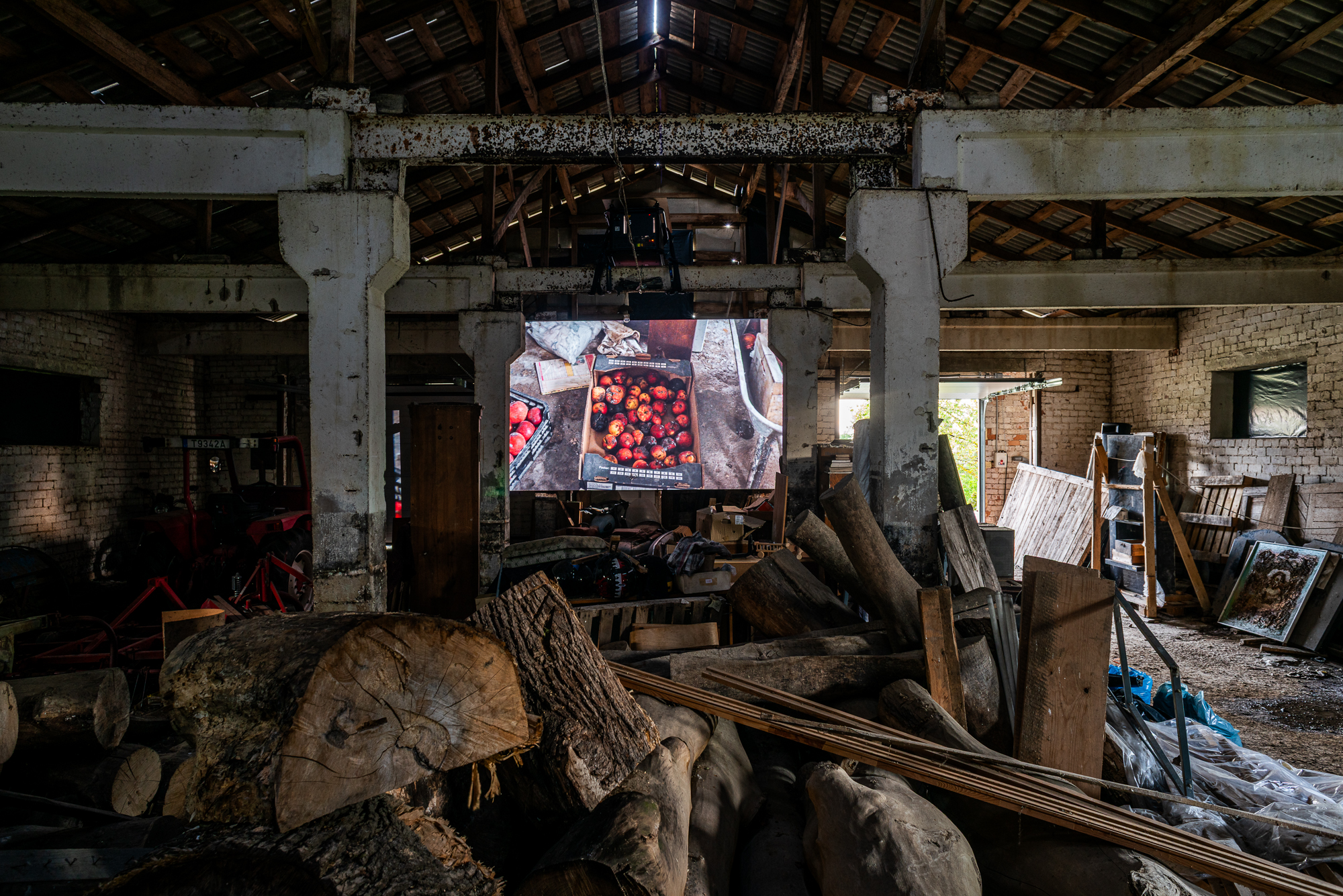 Ferma installation — projection of apple crates